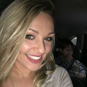 Meet your Posher, Lauren